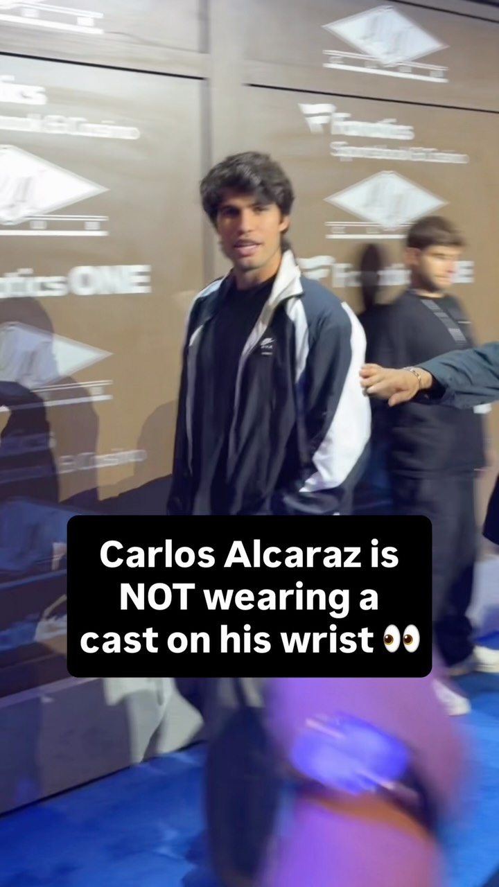 Carlitos showed up to Fanatics Fest cast free 🔥

Will Alcaraz be ready to defend his US Open title? 🤔

#alcaraz #carlosalcaraz #tennis #tennisnews #atptour