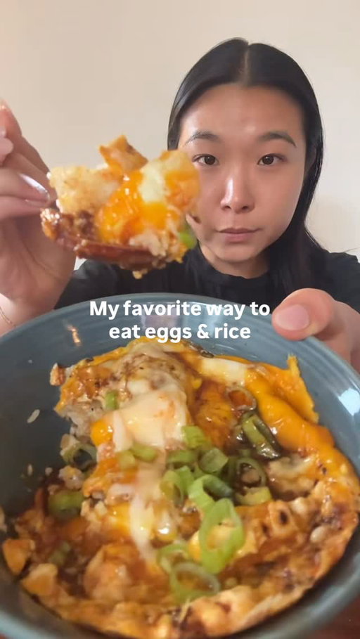 CHILI EGGS & RICE

No macros bc didn’t measure 

~1 tsp @momofukugoods chili crisps
2 large @vitalfarms eggs
Rice (maybe 1/2 cup??)
Maggi seasoning
Nam prik pao (Thai chili sauce) 

#eggs #comfortmeal #easyrecipes #eggsnthings #asianrecipes