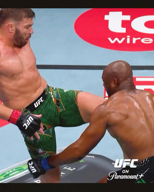 HELL OF A FIGHT 😤 @DricusDuPlessis

Dricus Du Plessis closes out the night with a dominant victory over Kamaru Usman via UD at #UFCOKC.

#MonsterEnergy #UFC