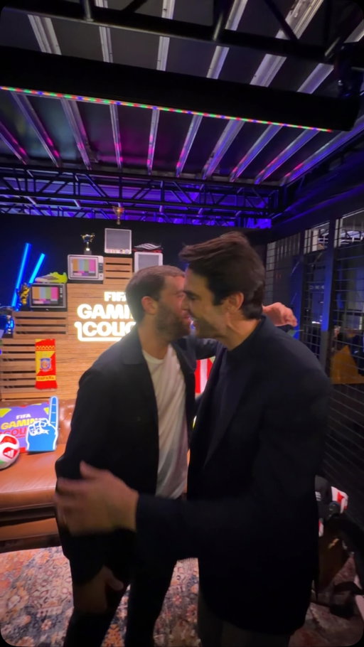 🌎🔜 Getting ready for the World Cup final playing FIFA Launch Edition with my friend Kaká! 😁🎮

@fifagaming @playfifa #ad