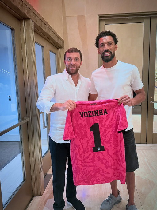 The most unexpected 𝐆𝐎𝐀𝐓 of the 2026 World Cup, a magic story to stay in our memories forever 🐐🇨🇻

𝑯𝒆𝒓𝒆 𝒘𝒆 𝒈𝒐! Thanks for your shirt, @vozinha1 🫱🏻‍🫲🏼