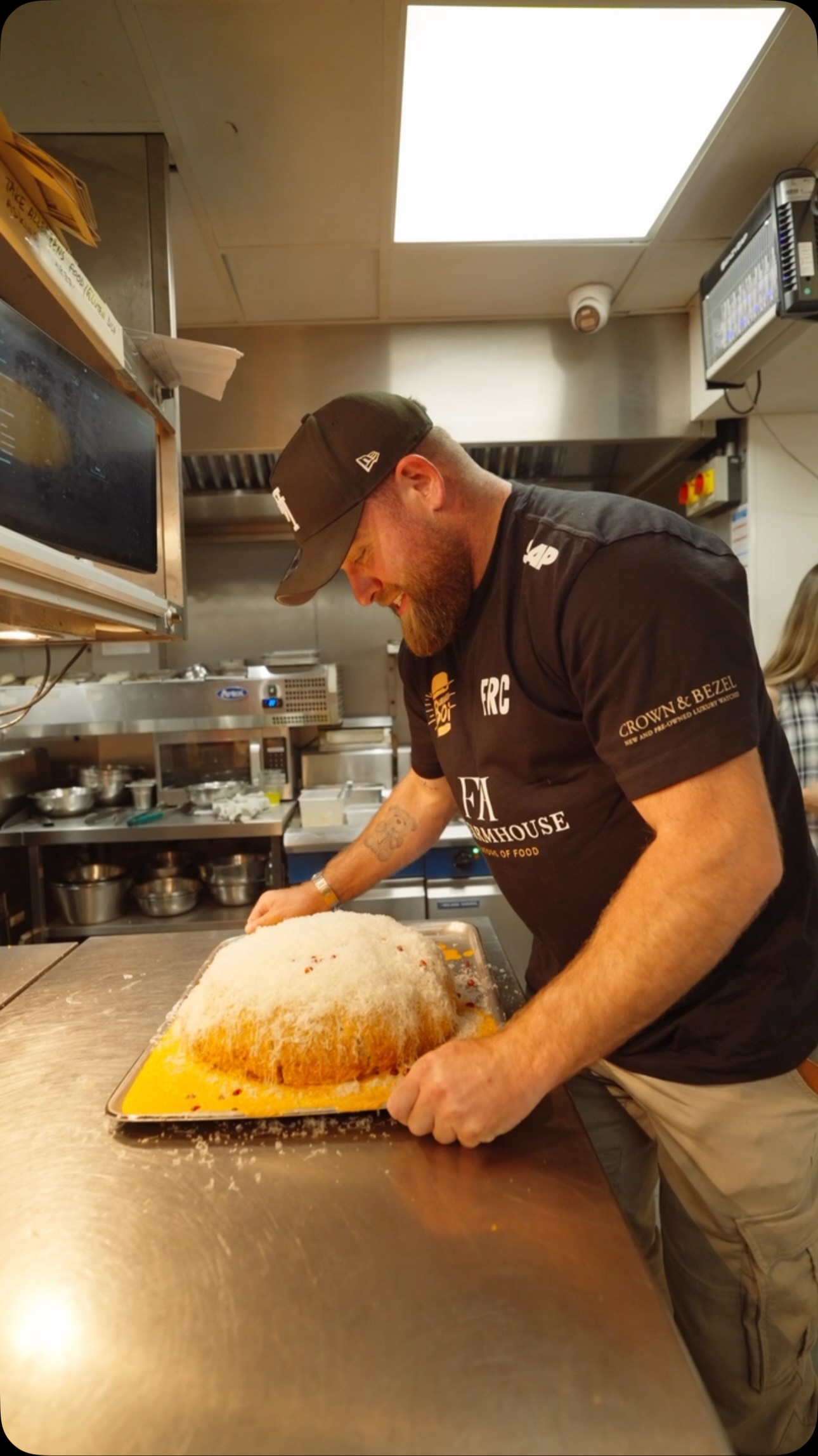 8kg world record Indian-Italian arancini conquered at @eastwestlondon ! 🍝🇮🇹🇮🇳 Absolute UNIT.