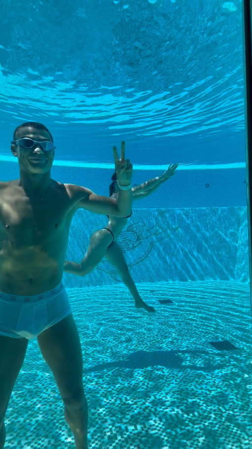🧜🏼‍♂️🧜🏼‍♀️