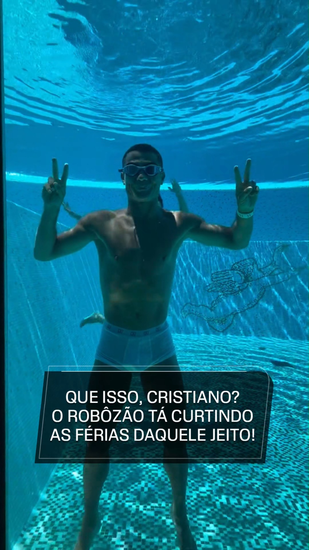 O ROBOZÃO TAMBÉM CURTE A VIDA! De férias, Cristiano Ronaldo usou suas redes sociais para postar esse vídeo aí aproveitando as férias na piscina de cueca! 😂 😂 😂 

📽️ @cristiano 

#FutebolNaESPN #Cristiano