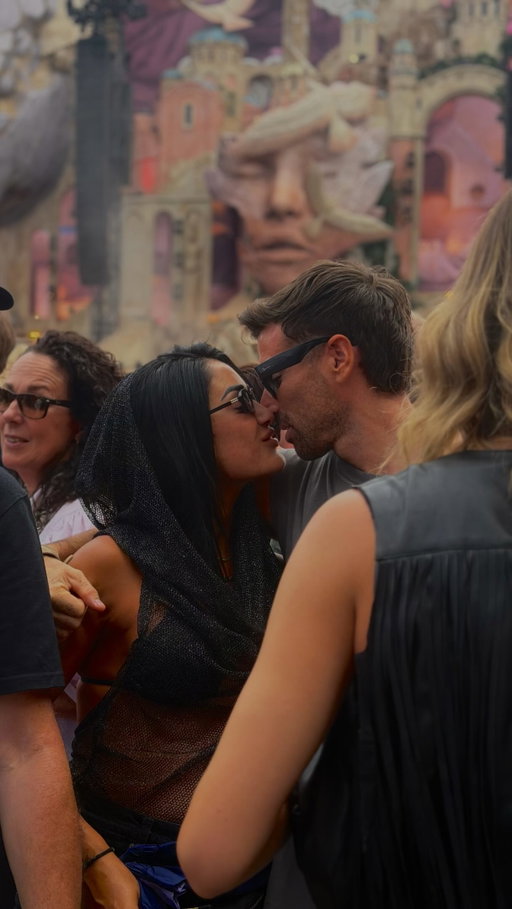 Soñé con ese momento y lo tenía que compartir 🤍🤍 
Cuando el idioma es el mismo ni 2000km no son distancia 🥰 
#sorpresa #tomorrowland2026 🤍🤍