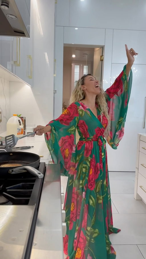 Mrs. Hall was quite certain breakfast was being delivered. I had other plans. 🥞🤍 @iammarcohall #smarthome #aihome #routine #fyp #morningroutine