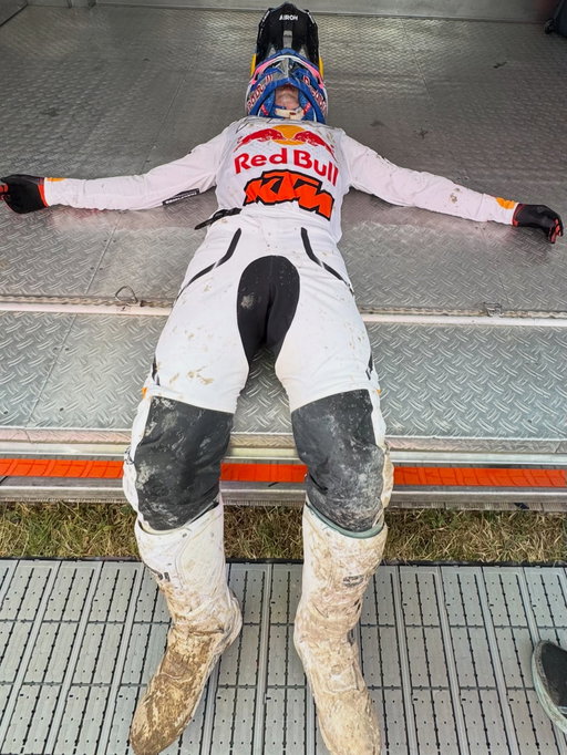 I am done 🥵
What a week we had!
We’re not done yet😘

@ktmfactoryracing