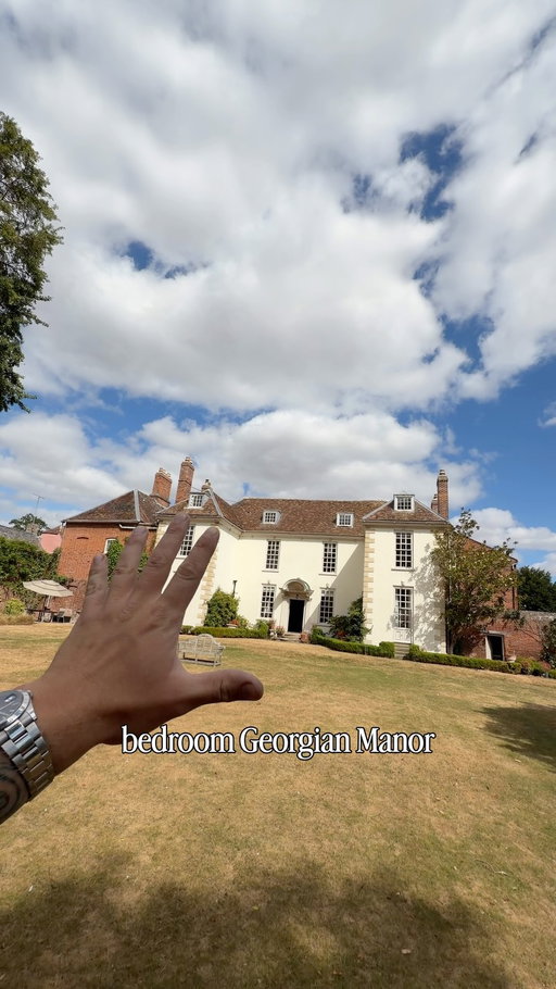 Myself & @katerawlingshome just bought our dream home - what could go wrong? Follow Kate for whimsical content & me for the real nitty gritty (+ food obviously) 😉 … let’s see how this goes!!❤️