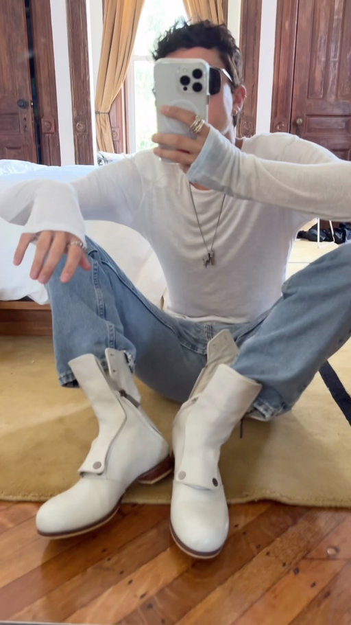 @idioidas My body is actually vibrating from how good these are. 

@kleeoor sent me 4 pairs of shoes from his debut collection for his brand @idioidas . His work is absolutely impeccable.