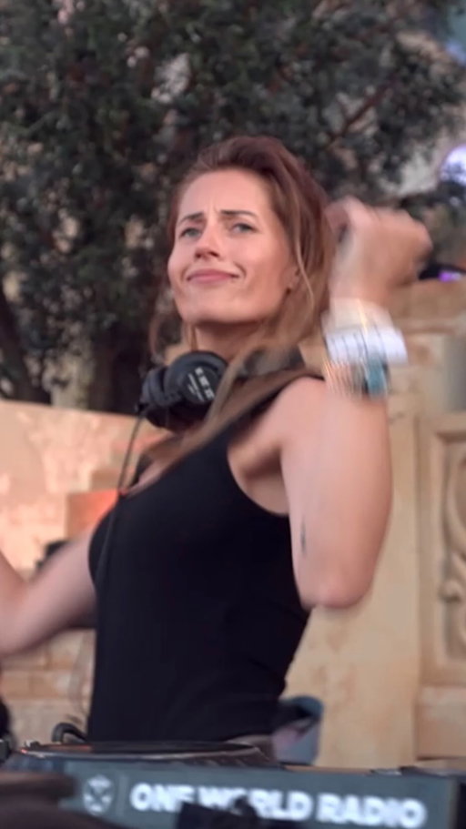 I just played a surprise set at the main stage of Tomorrowland 😱🥹