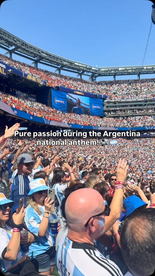 A passionate rendition of Argentina’s national anthem before the @FIFAWorldCup Final 👏🇦🇷