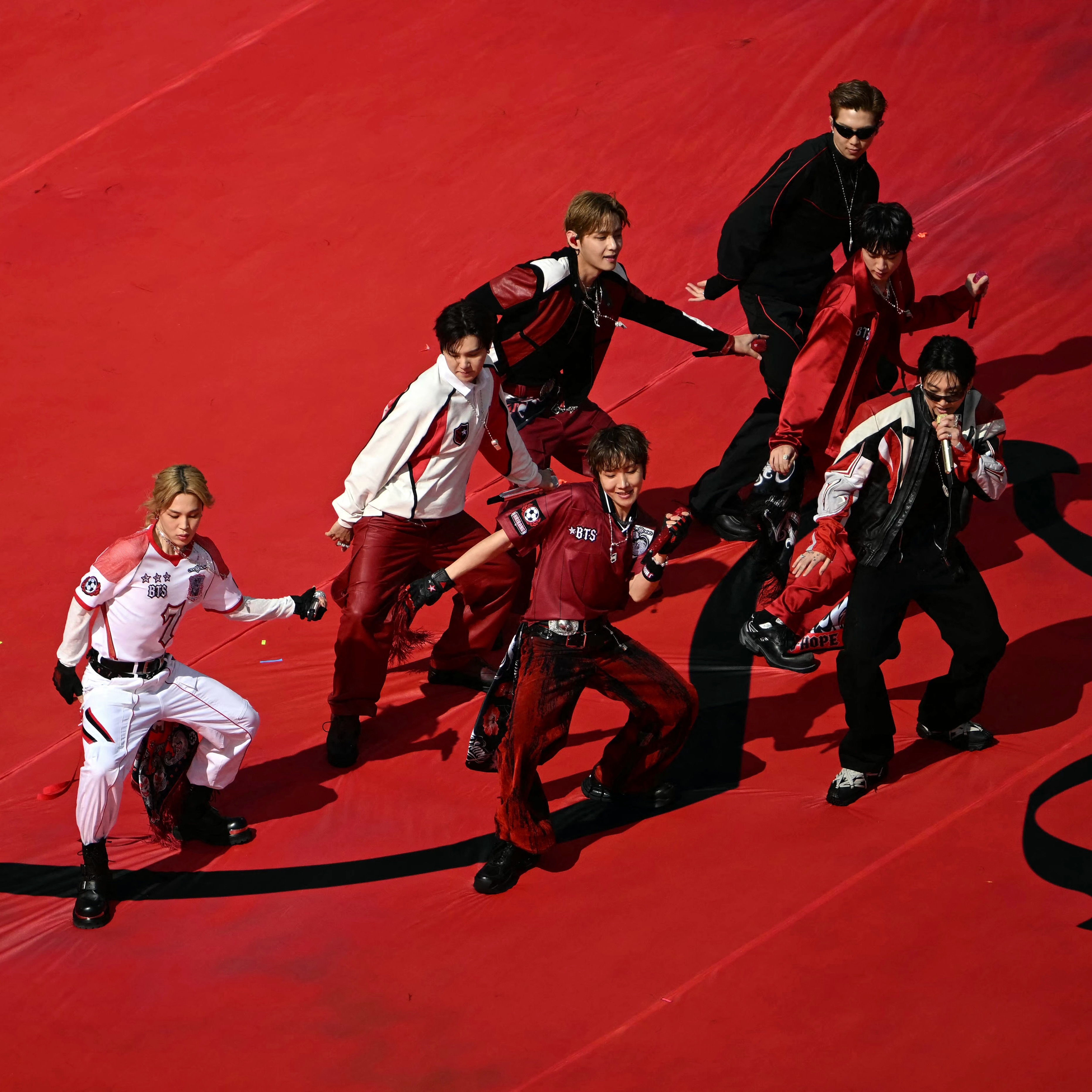 In the words of @lilbieber: “World Cup, hallelujah.”

@bts.bighitofficial, #JustinBieber, @madonna, @shakira, and more global superstars came together for the first-ever #WorldCup Final Halftime Show, as Spain and Argentina face off at @metlifestadium. Swipe above to see more from the world’s biggest sporting event.