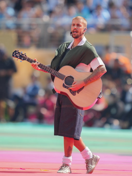 World Cup, hallelujah. 

@lilbieber takes the field for the #FIFAWorldCup final halftime show.

Images: Getty