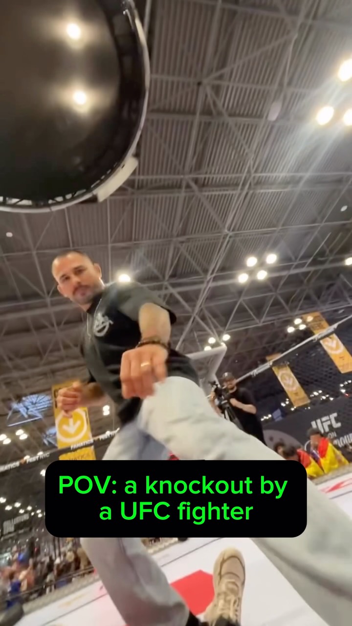 POV: a knockout by a @ufc fighter! 

@aviator.spribe 
@stake 

#ufc #mma #fight