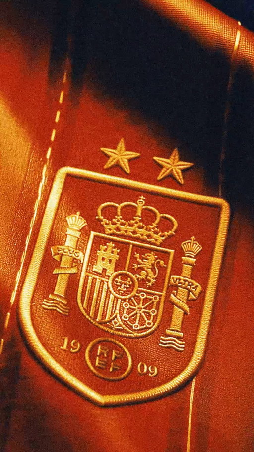 👋🏼💫 Hola, estrella.

Has estado 16 años sola, pero ya es hora de que tengas compañía encima de nuestro escudo. 

¿Te parece? 

#VamosEspaña | #CopaMundialFIFA
