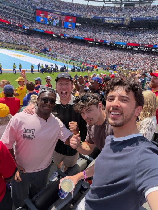 when they talk about generational hate watches they better mention our names!!

Candles lit 🕯️
Sage burnt 🧙‍♂️
Hyena buried under the pitch ⚰️

Argentina goodnight and Spain congrats!! 

Thank you @lynx for taking us to the World Cup final, opportunity of a lifetime ❤️