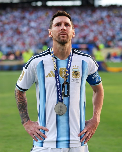Tus lágrimas son las nuestras, Capitán 👑🇦🇷

Nos diste las alegrías más grandes de nuestras vidas. Gracias por la entrega, por la magia y por dar la vida hasta el último segundo 🙌

¡Te amamos para siempre, Leo! 🩵🤍