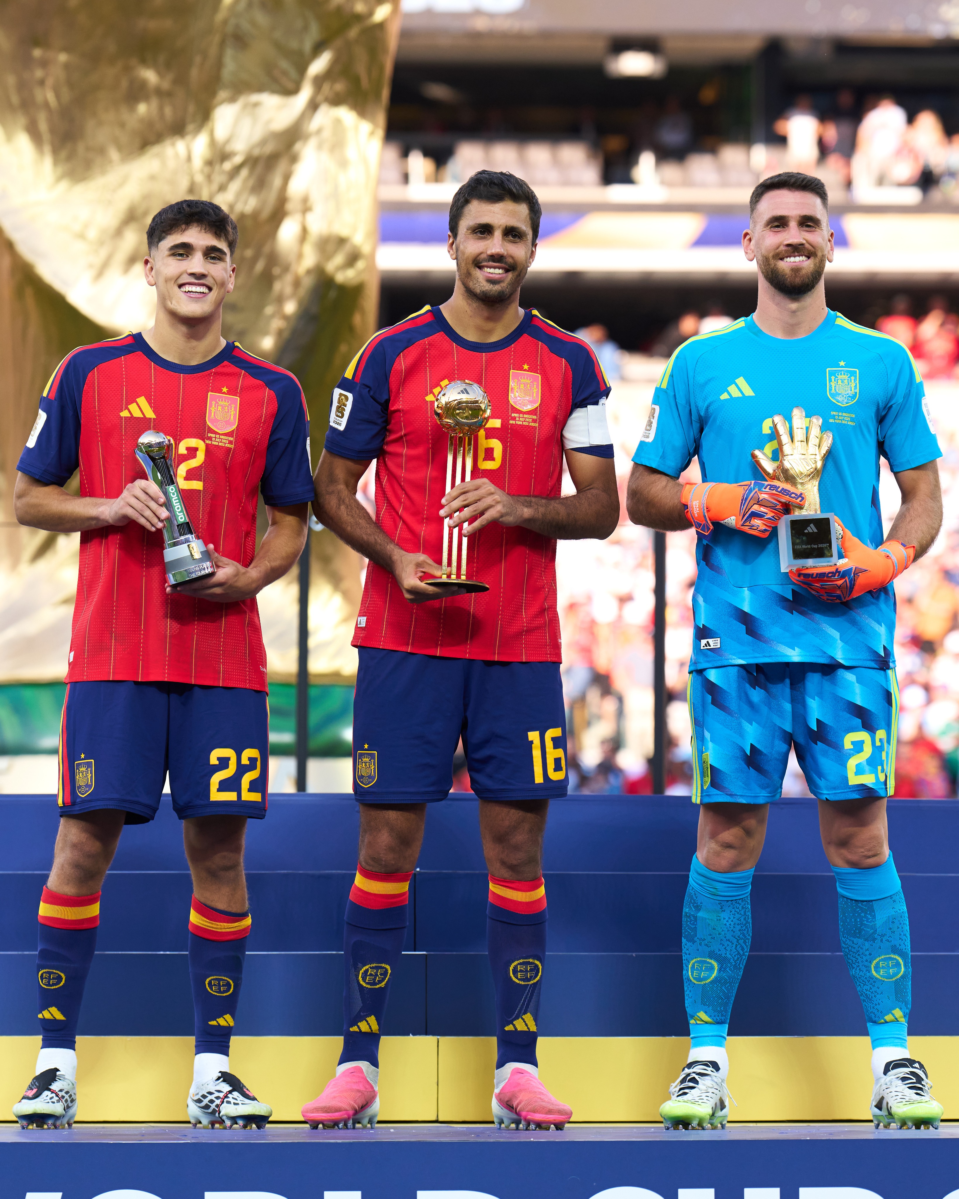 🏆 ¡¡𝗘𝗦𝗧𝗔𝗠𝗢𝗦 𝗤𝗨𝗘 𝗟𝗢 𝗧𝗜𝗥𝗔𝗠𝗢𝗦!! 

Copamos los premios individuales:

MEJOR JUGADOR | Rodrigo

GUANTE DE ORO | Unai Simón

MEJOR JUGADOR JOVEN | Pau Cubarsí

#VamosEspaña | #CopaMundialFIFA