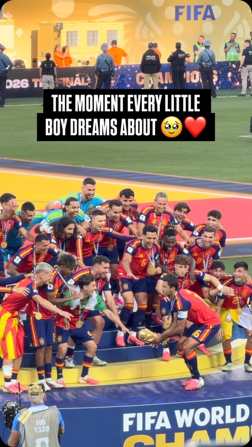 Spain have done it! 

Campeones del mundo otra vez! 🎈🇪🇸❤️