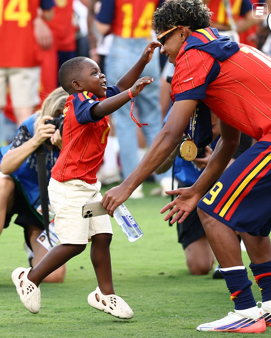 O MELHOR DA COPA E LAMINE YAMAL! 🤣❤️ Um dos grandes personagens da Copa do Mundo, Keyne Yamal ficou feliz demais com o título do irmão! 

#ESPN2026 #FIFAWorldCup