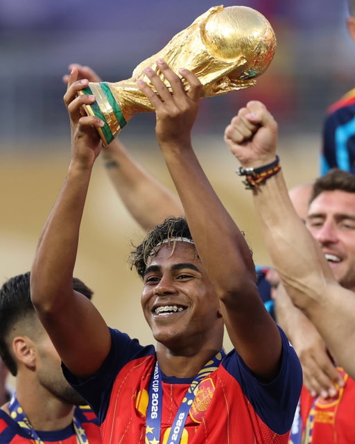 💎 Lamine Yamal: The youngest player to win the World Cup & Euro at 19 years and 6 days old.

📷 @fifa