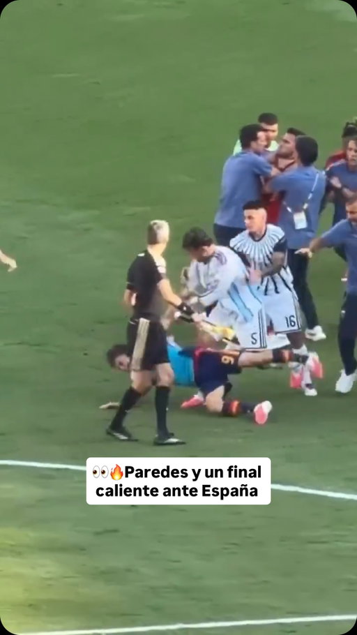 🇪🇸🇦🇷¡PAREDES VS. GAVI! El cruce entre el volante argentino y español tras culminar la final del Mundial 2026.