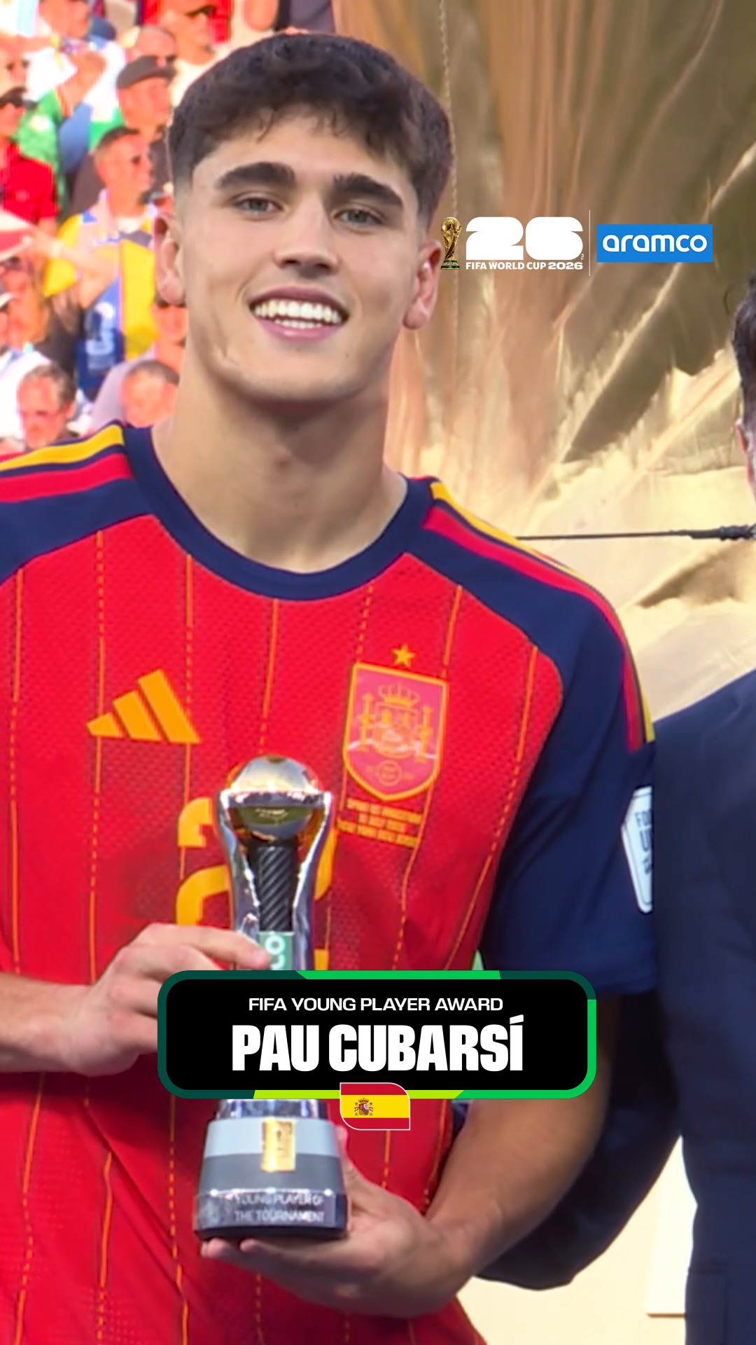 A special moment for a rising star ✨

Pau Cubarsí receives the FIFA Young Player Award presented by @aramco

#FIFAWorldCup #YoungPlayerAward