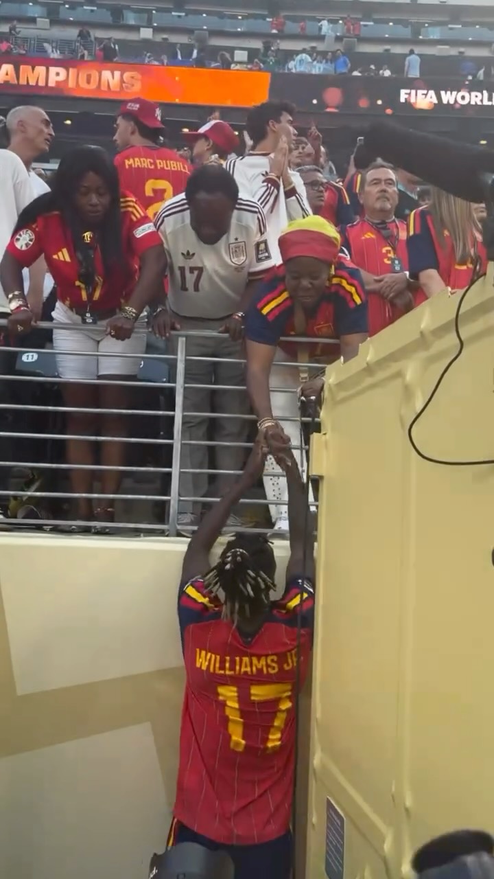 𝐓𝐇𝐄 𝐌𝐄𝐃𝐀𝐋 𝐈𝐒 𝐇𝐄𝐑𝐒 🥹🥇

𝗗𝗜𝗗 𝗬𝗢𝗨 𝗞𝗡𝗢𝗪: Nico Williams’ parents left their 🏡 in 🇬🇭 and crossed more than 3200 kilometers of the Sahara Desert in search of a better future for their children 🌍

His mother was pregnant with Iñaki during the journey. They eventually settled in Spain's Basque Country, where Nico was later born 🥹

They risked everything so their children could dream ❤️

It all worked out 🫶