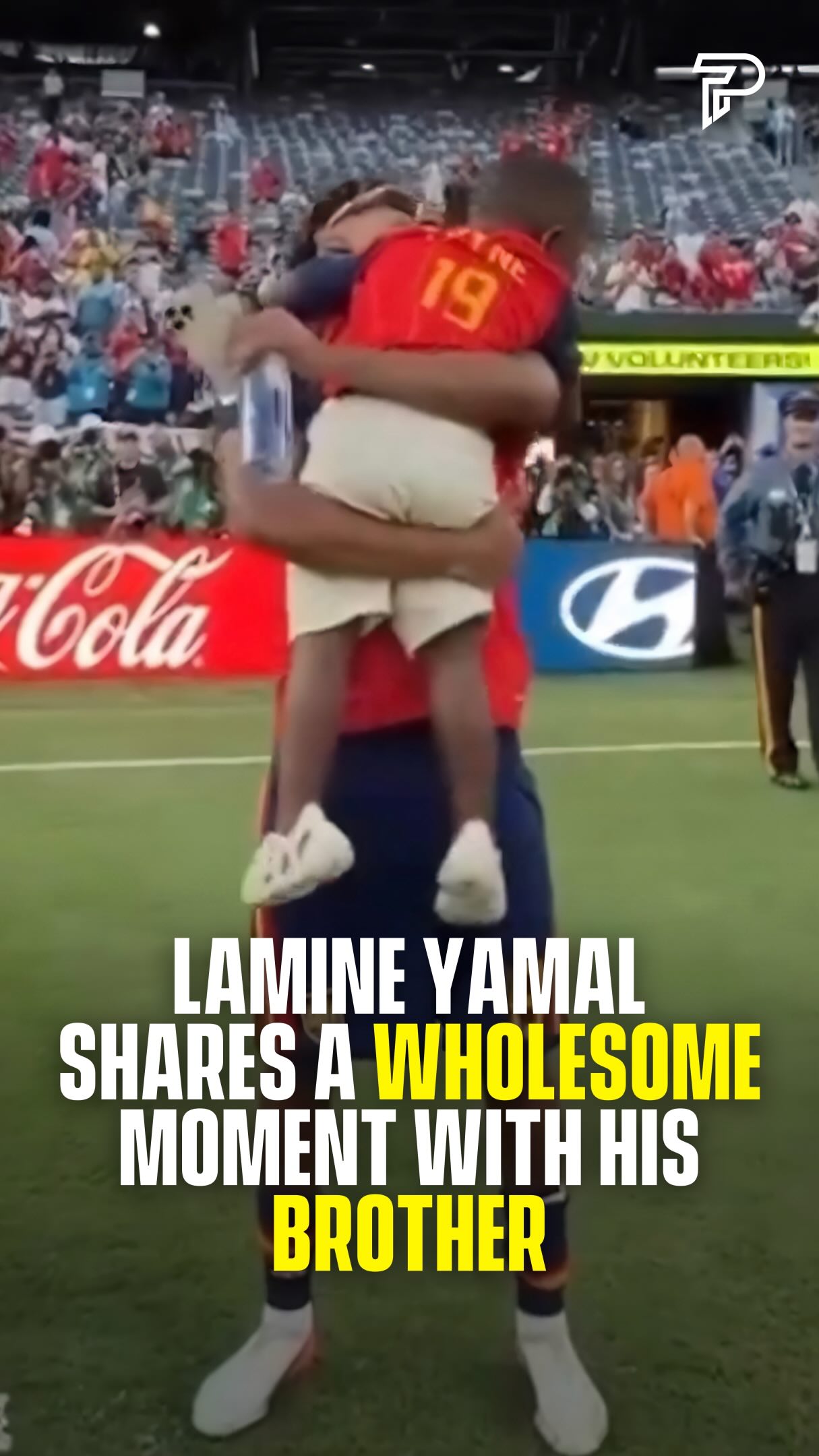 Lamine Yamal shared a heartwarming moment with his younger brother, Keyne, after Spain’s World Cup triumph.

The emotional postgame celebration showed the two embracing on the pitch as Spain celebrated becoming world champions, giving fans one of the sweetest moments of the night. ❤️🏆

via @foxsoccer 

#Pubity #Reels #Viral #WorldCup2026