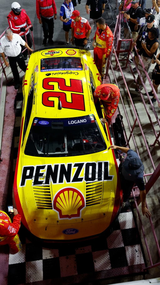 BEST ELEVATOR RIDE EVER. 🙌 @joeylogano