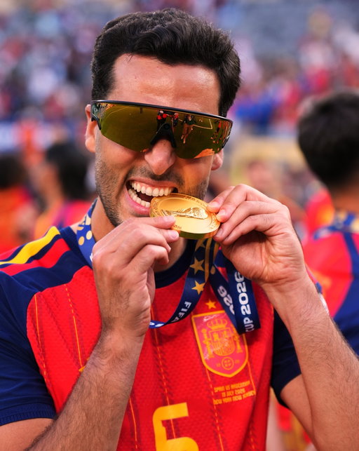 🙌🏼 Todo el mundo quiere levantar la copa, morder la medallas, hacer las dos cosas… 

⭐️⭐️ ¡ESTE MUNDIAL ES NUESTRO!

#VamosEspaña | #CopaMundialFIFA