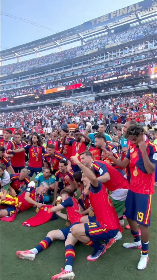 Witnessing history. 

#FIFAWorldCup @oakleymeta