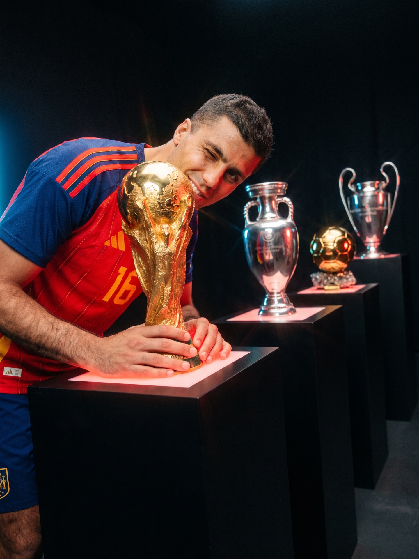 𝐑𝐎𝐃𝐑𝐈 𝐂𝐎𝐌𝐏𝐋𝐄𝐓𝐄𝐃 𝐅𝐎𝐎𝐓𝐁𝐀𝐋𝐋 🐐✨

🏆 Champions League
🏆 World Cup
🏆 Euros
🌕 Ballon d’Or

Only seven players in football history have won the World Cup, Ballon d’Or, Champions League, international continental title.

🇩🇪 Franz Beckenbauer
🇩🇪 Gerd Müller
🇫🇷 Zinedine Zidane
🇧🇷 Rivaldo
🇧🇷 Ronaldinho
🇦🇷 Lionel Messi
🆕🇪🇸 Rodri

𝐀𝐛𝐬𝐨𝐥𝐮𝐭𝐞 𝐥𝐞𝐠𝐞𝐧𝐝 𝐨𝐟 𝐭𝐡𝐞 𝐠𝐚𝐦𝐞. 🧠