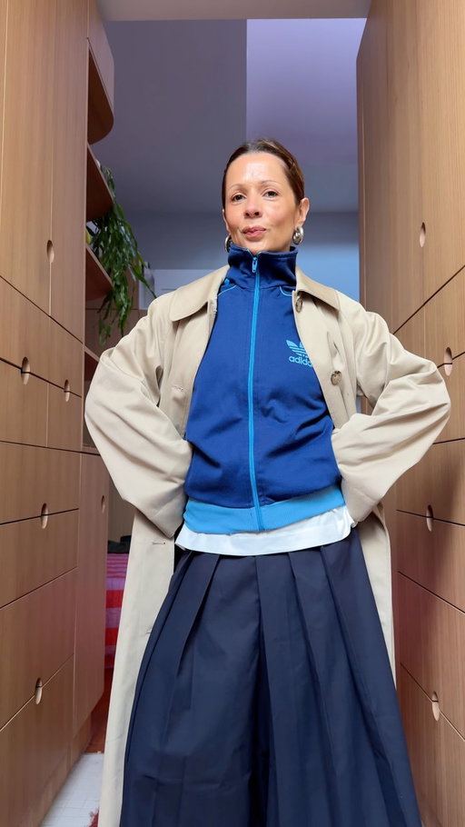 something about mixing sportswear with corporate wear feels so chefs kiss 💋

pants: @mujiaus 
top: @geel.us 
jacket: vintage @adidas 
coat and shoes: @sezane
some pieces gifted