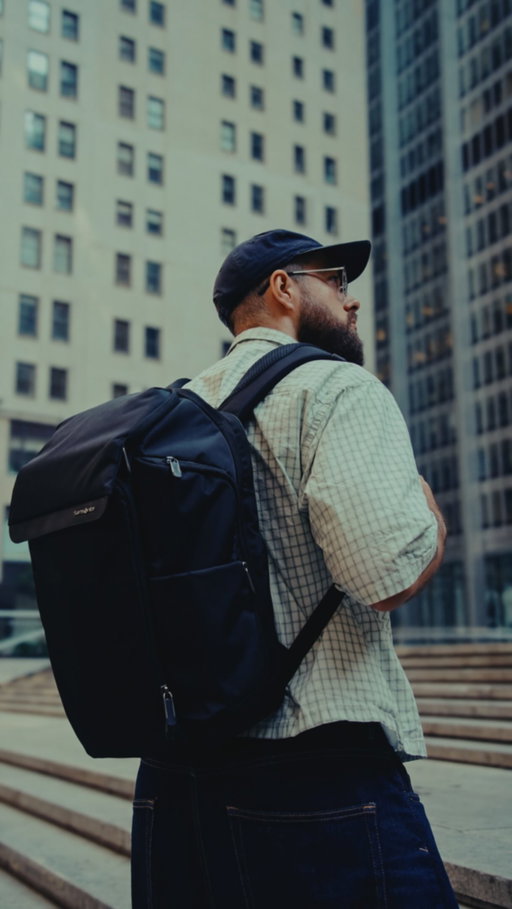 Carry everything you need with the Valt Tech Backpack from @samsoniteUSA, now available on @amazon 

Take your mobile workspace wherever you gо #SamsonitePartner