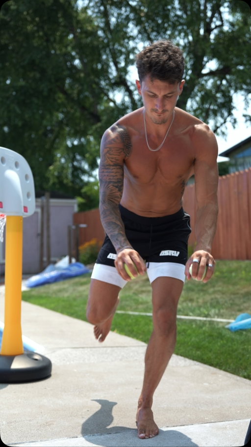 Hand Eye Coordination & Reaction Training.

👉🏽 Reaction, timing, and hand eye coordination are skills that decline with age just like strength and power. Most people never train them. That’s a mistake.

💯 This isn’t just for athletes! Better reaction time means better movement, sharper focus, and a body that responds the way you need it to in any situation.

💪🏽 Train what most people ignore.

📥 Link in bio or DM me ATHLETIC for 1:1 coaching!

#ReactionTraining #HandEyeCoordination #AthleticPerformance #plyometrics #athlète