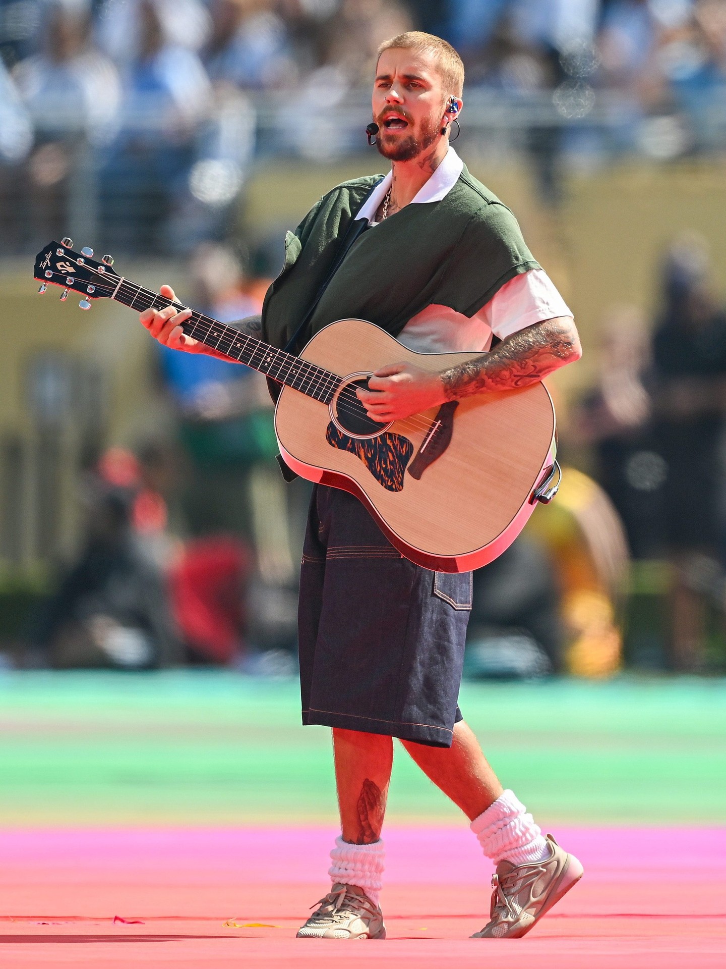 WHAT A SHOW. 🔥 Justin Bieber, BTS, Shakira, Post Malone and Madonna lit up the stadium yesterday at the 2026 FIFA World Cup Final between Spain and Argentina.

Which performance is still living rent-free in your head? 🎤⚽ #WorldCup 

Photos: Getty