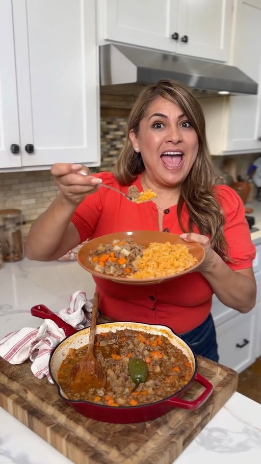Y listo and enjoy! Tap the 🔗 in @hsn's bio to add @MesaMiabyJennyMartinez cookware to your kitchen 🛒

P.S. Missed watching @happybelliesbyjenny live on HSN? No worries, you can stream “Flavors of Mexico - Mesa Mia by Jenny Martinez Celebration” on our FREE TV streaming service, QVC+ and HSN+. 
#LoveHSN