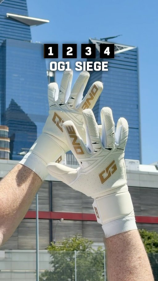 4 Things I Love ❤️ OG1 Siege ➡️ @theonegloveco 

.
.
.
#goalkeeper #gk #goalkeepertraining #goalkeepergloves #football