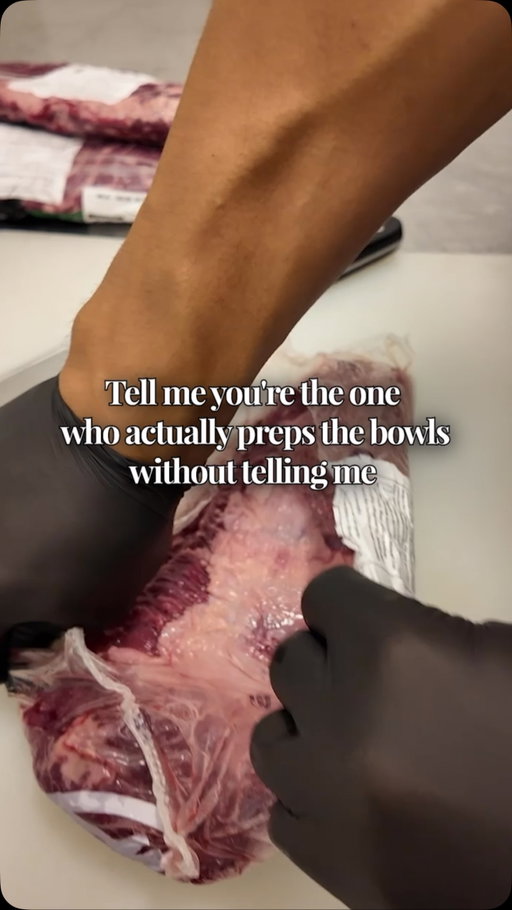 Tell me you’re actually the one who preps the bowls without telling me... 🥣
I’ll go first: My forearms are getting seriously toned, and I can probably slice juicy, tender meat with my eyes closed by now. 💪
Your turn! Drop your “proof” in the comments below! 👇