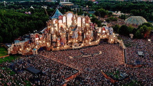 My biggest dream came true... My very first Tomorrowland Mainstage 🥺🤍

First of all, I want to say thank you to my incredible team. We worked so hard for this moment. All the blood, sweat and tears we’ve poured into this journey over the last few years led to this stage. Thank you for believing in me, even when I didn’t believe in myself.

To my family and loved ones 🤍 thank you for always standing by my side, believing in me, and supporting me through everything.

And thank you to every single person who comes to my shows, streams my music, and supports my dream. I truly love what I do, and it makes me happier than words can express.

Seven years ago, life knocked me down hard. But if that version of Noa could see me today, she would be so proud of the woman I’ve become.

I did it 🥹🤍