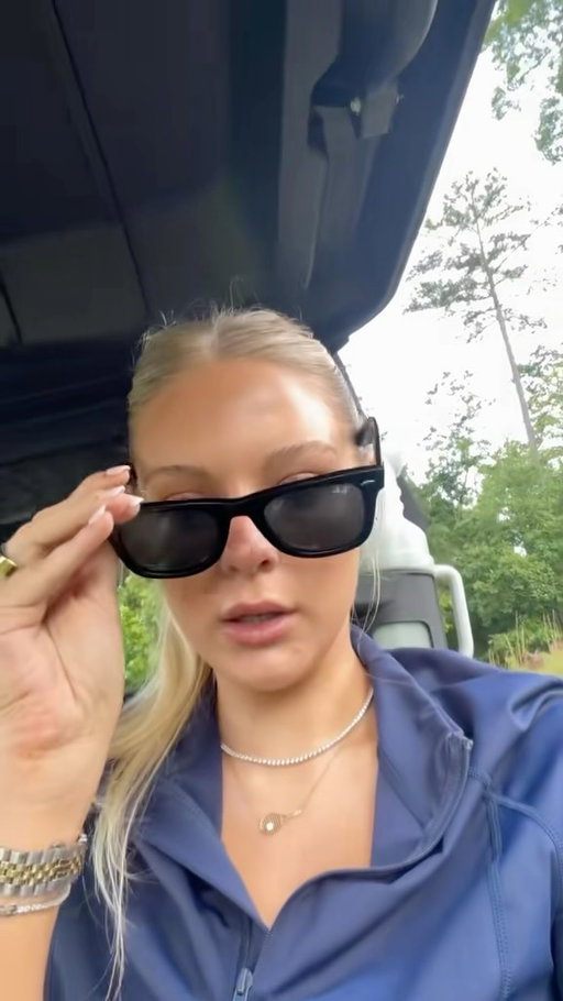 This is what my content is when I’m bored for 4 hours🤣 

@janejewels @rayban @auratenewyork 
#golfhumor⛳️ #golfgirlera #golfisfun