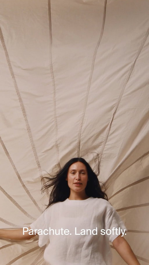 Exceptionally soft bedding and bath, crafted from the world’s finest natural materials and designed for the rituals you return to every day. Land softly.