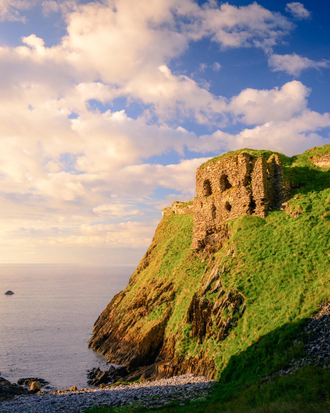 5 FILM & TV LOCATIONS IN SCOTLAND! 🎬⭐️ How many of these have YOU seen on screen?! 📺👀

📍 Findlater Castle, Aberdeenshire
🎬 This ruined castle is just one of the locations along the Moray Firth coastline used in Christopher Nolan's The Odyssey (2026)
📷 @northeast250

📍 Culross, Fife
🎬 A picturesque former Royal Burgh from the 17th century, Culross serves as the fictional village of Cranesmuir seen in the Outlander TV series
📷 @gisforgeorgina

📍 Rosslyn Chapel, Midlothian
🎬 This 15th-century chapel with its beautiful architecture and carvings was featured in the 2006 film The Da Vinci Code
📷 @rosslynchapel

📍 Glen Coe, Lochaber
🎬 One of Scotland’s most recognisable on‑screen landscapes, having appeared on screen in Skyfall (2012), Braveheart (1995) and Rob Roy (1995) - to name a few!
📷 @visitscotland

📍 Eilean Donan Castle, Dornie
🎬 This stunning 14th-century fortress appeared in Highlander (1986) and has been used as a filming location in the forthcoming remake of the fantasy classic!
📷 @liamwood_shots

📍 St Vincent Street, Glasgow
🎬 Several streets in Glasgow were used as locations for Spider-Man: Brand New Day (2026), doubling as the streets of New York.
📷 @visitscotland

#Scotland #VisitScotland #ScotlandTravel #ScotlandOnScreen @screenscots