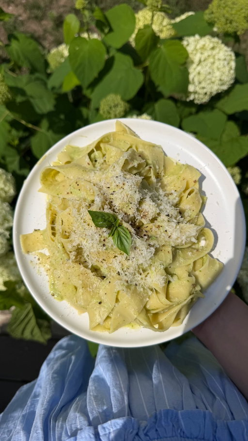 Quickie creamy avocado pasta with @califiafarms Organic Soymilk #CalifiaPartner #recipe #pasta #easyrecipe