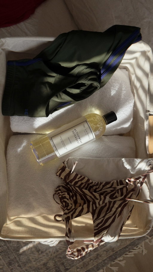 #TLPartner @thelaundress activewear detergent makes sure all my activewear comes out of the dryer smelling fresh and clean every time. The Marine scent, a blend of bergamot, mandarin, and oceanic notes refreshes your work out routine with every move. My work outs have never smelled better!!