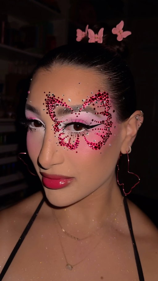 BUTTERFLY MAKEUP 🦋💖✨ Had to share the lowlight from this look. THE GLITTER ✨ 

When I saw this butterfly makeup look @sophiasinot created on the queen @zaralarsson I knew I had to recreate it! It was SCREAMING my name. I bet y’all didn’t know I could still get down like this. Obsessed with look ✨

PRODUCT DETAILS 👉🏼

FACE
🦋 @elfcosmetics Thirst Burst Drops
💖 @danessa_myricks Yummy Skin Blurring Balm Powder
✨ @lorealparis Infallible Cushion Foundation
🦋 @charlottetilbury Airbrush Flawless Blur Concealer &
💖 @toofaced Melting Bronzing & Sculpting Stick
✨ @beautycreations.cosmetics Liquid Blush (Pink Thing)
🦋 @Morphebrushes Cheek Thrills Bronze & Tone Duo
💖 @kimchichicbeauty Puff Puff Pass Loose Setting Powder *USE CODE “LEXILALAMAKEUP15” FOR 💰 OFF*
✨ @sheglgam_official Insta-Ready Loose Setting Powder (Taro)
🦋 @mcobeauty Miracle Flawless Pressed Powder
💖 @Juviasplace Blushed & Bronzed Blurring Pro Palette (Vol 2)
✨ @Maccosmetics Skinfinish Sunstruck Matte Bronzer Powder
BROWS
🦋 @rarebeauty Brow Harmony Brow Gel
💖 @Dominiquecosmetics Brow Frame

EYES
🦋 @kimchichicbeauty Holy Sharts & Holy Fairytale Eyeshadow Palettes *USE CODE “LEXILALAMAKEUP15” FOR 💰 OFF*
💖 @glisten_cosmetics Bliss Palette
✨ @trixiecosmetics Play Pigment Matte Liquid Pigment (Player One)
🦋 @makeupamruder Liquid Eyeshadow (Sew Me Up)
💖 @exocosmetics Just The Tip Liquid Eyeliner
✨ @rudecosmetics Super Fantastic Multipurpose Makeup Pencil (SuperWhite)
🦋 @lillylashes 3D Faux Mink Lashes (Paris)
💖 @jelliwinkcosmetics Graphic Paint Pot (Whimsey) - Used to draw the butterfly outline

GLITTER/SPARKlE
✨ @Sheglam_official Go Go Glow Highlighting Body Mist (Love Bomb)
🦋 @jelliwinkcosmetics Loose Chameleon Pigments (Snow, Rouge, Ultraviolet

LIPS
🦋 @povbeauty Contour It Lip Pencil (Bon Bon)
💖 @colourpopcosmetics Hyper Shine Glossy Lipstick (Pink it Over)

Makeup, Makeup trends, Creative makeup, Pink, Butterfly makeup, Makeup inspo, Zara Larsson, Rhinestone makeup #zaralarsson #creativemakeup