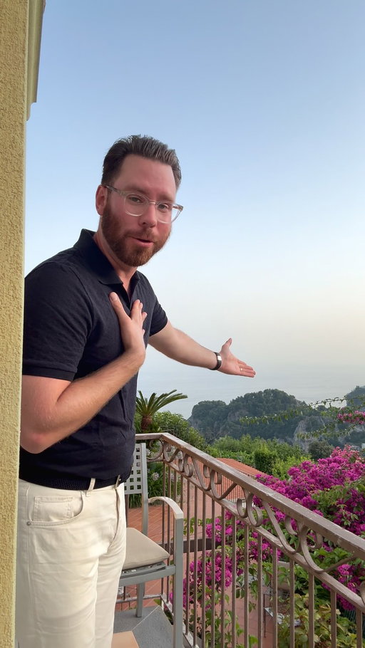 A simple, slightly wrinkled, but overall good looking ensemble this evening on the Amalfi Coast for a date with my better half. 

Starting off with a navy polo from @etonshirts. I was going to layer a jacket over it, but it works just as well without it for the summer heat. Next up my favorite pair of denim from @barmas_venezia - bringing some Italian flair to the countryside. Down below I have another staple - some unlined loafers from @meerminmallorca, with my trusty Patek to finish it off. #menswear