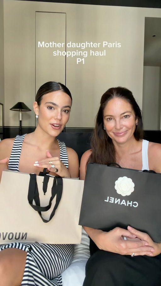 P1 of the shopping we did in Paris 💋🇫🇷