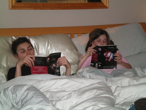Just some light bedtime reading in 2009📕🌙